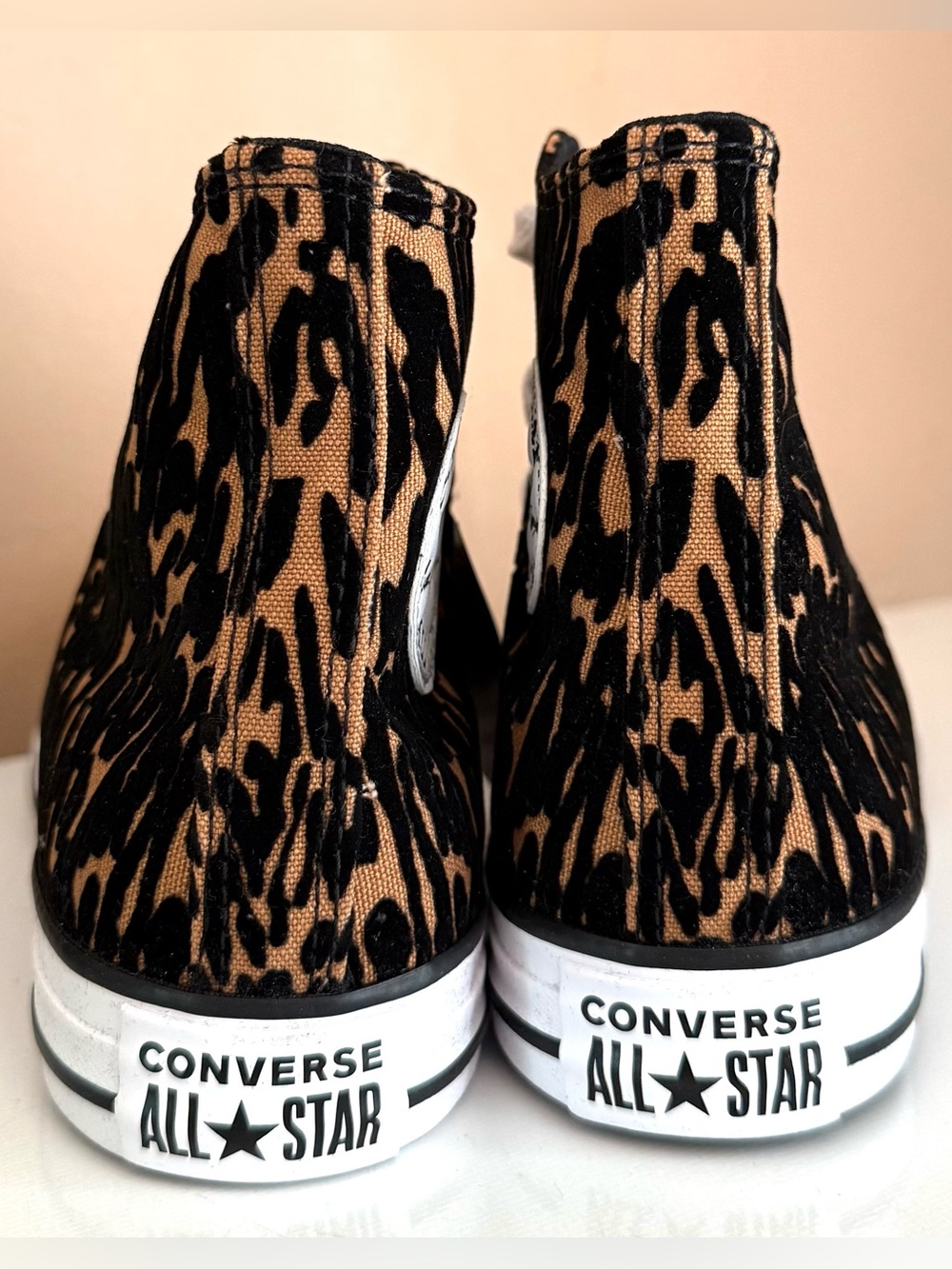 CONVERSE CHUCK TAYLOR ALL STAR WOMEN'S 6 MEN'S 4 LEOPARD PRINT HIGH TOPS NWB - Picture 6 of 8